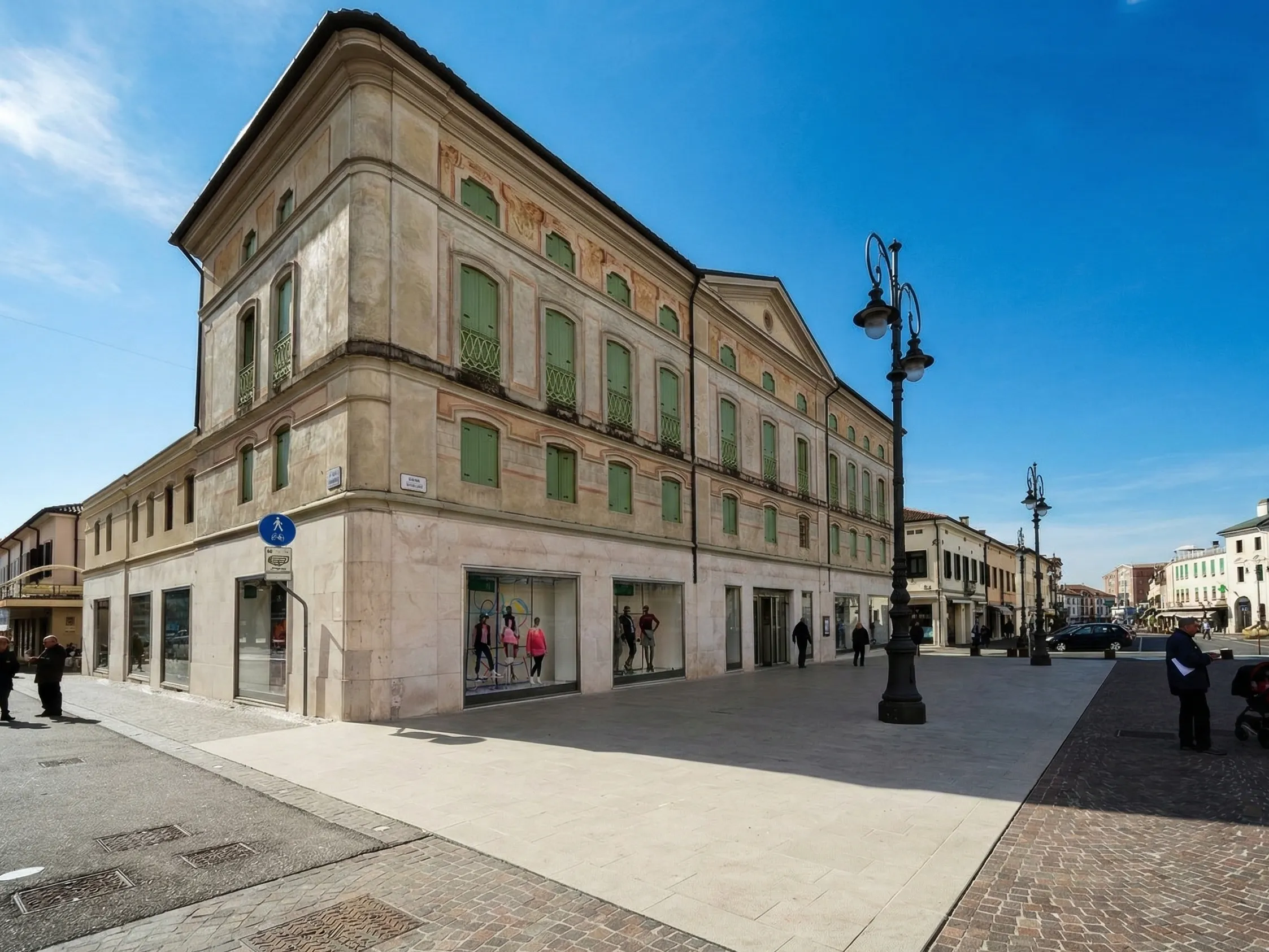 Piazza Monnet e Petrarca