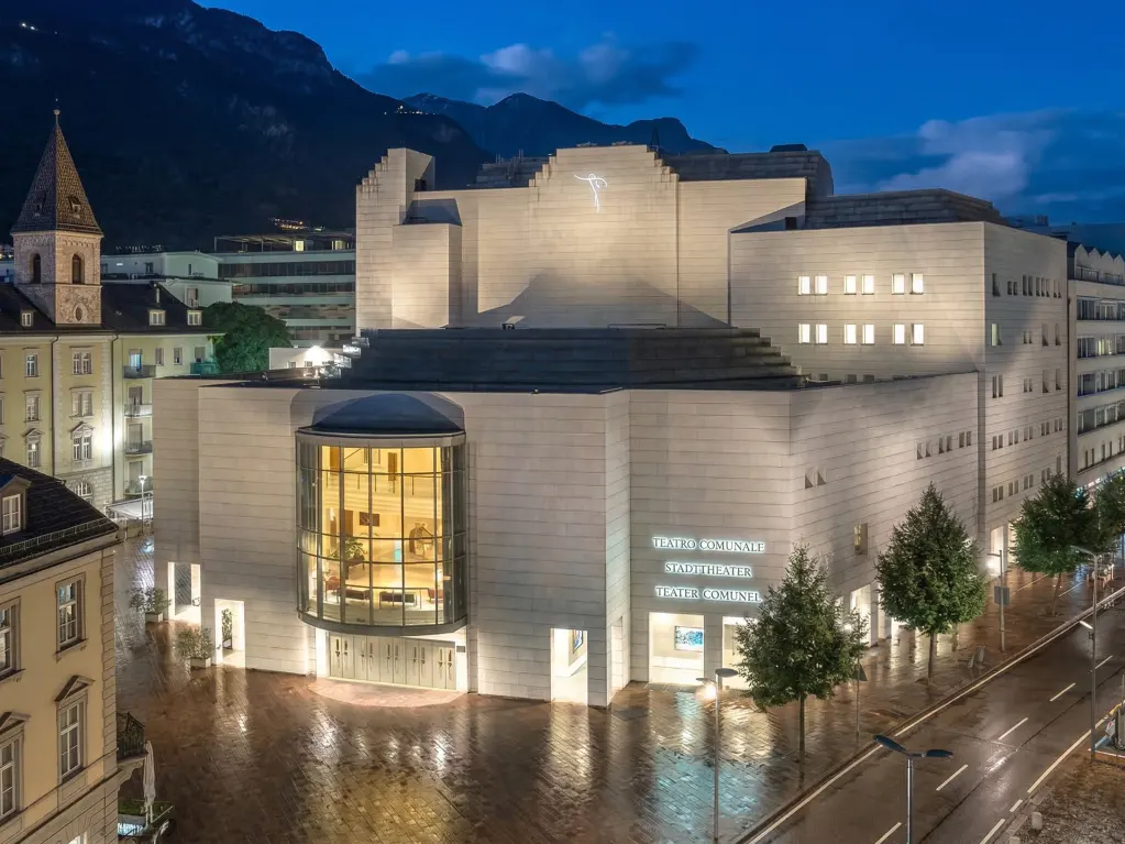 1 cop Teatro Bolzano Grolla facade (1)