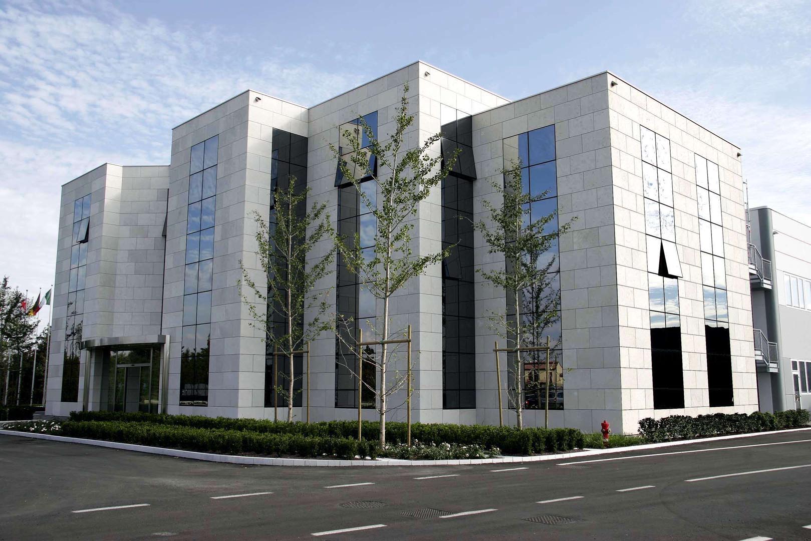 Facciata in Marmo Grolla edificio direzionale a Padova
