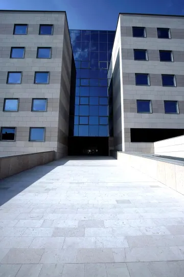 4 palazzo regione udine grolla rosato sandbaslted e grolla beige sandbaslted