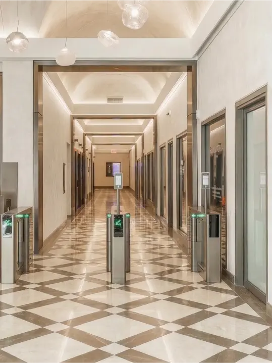 5th avenue lobby grolla biancone fossil grey honed intarsio (3)