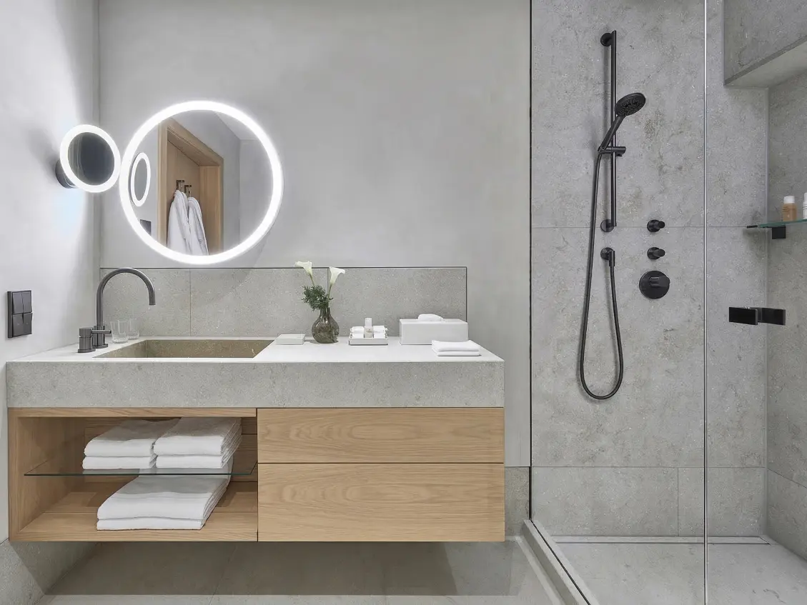 Bathroom in olivo sandbaslted brushed (2)