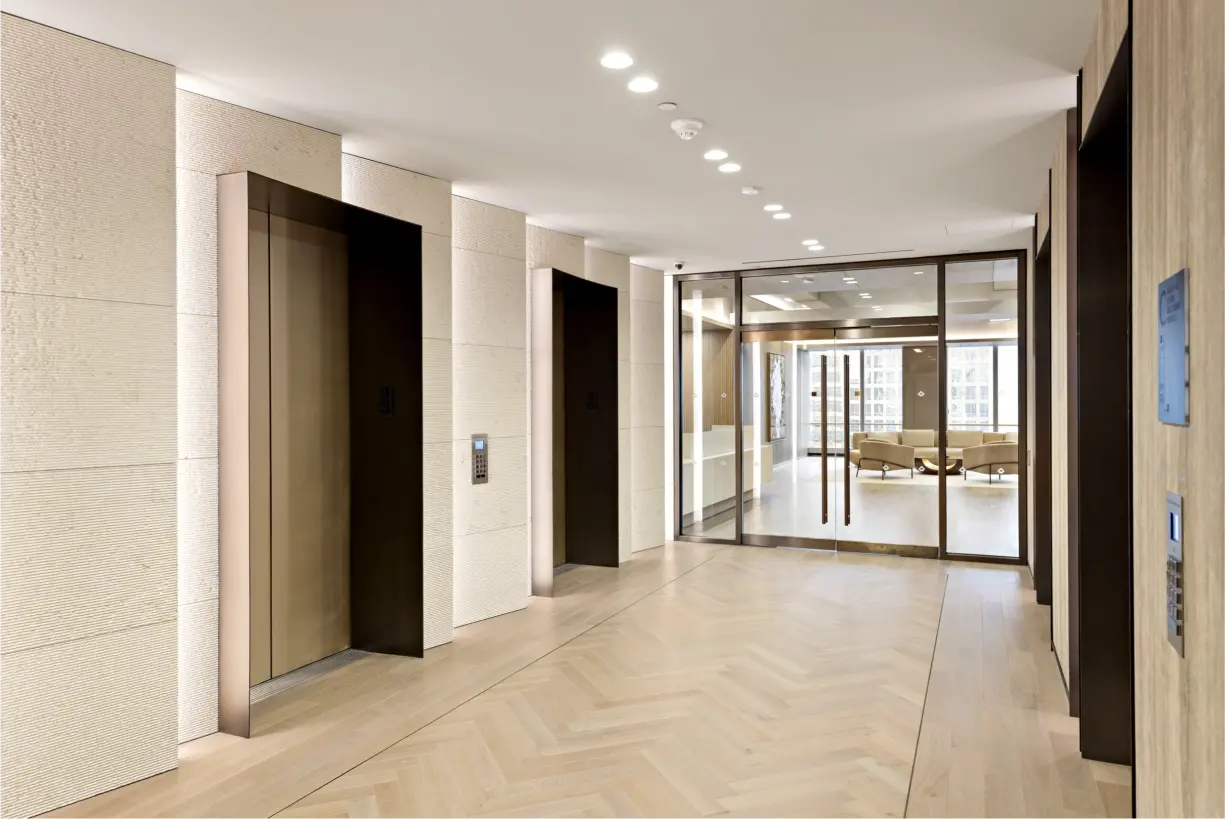 Biancone Rigato Rock elevator+lobby