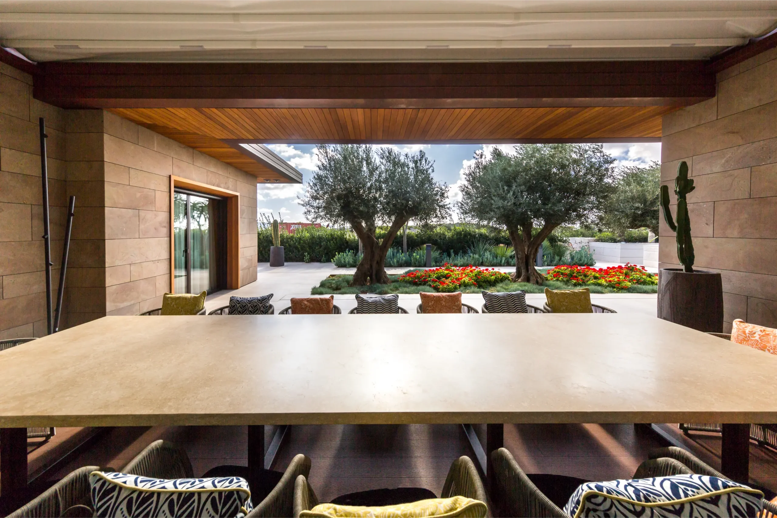 Malta Table Grolla honed (2)