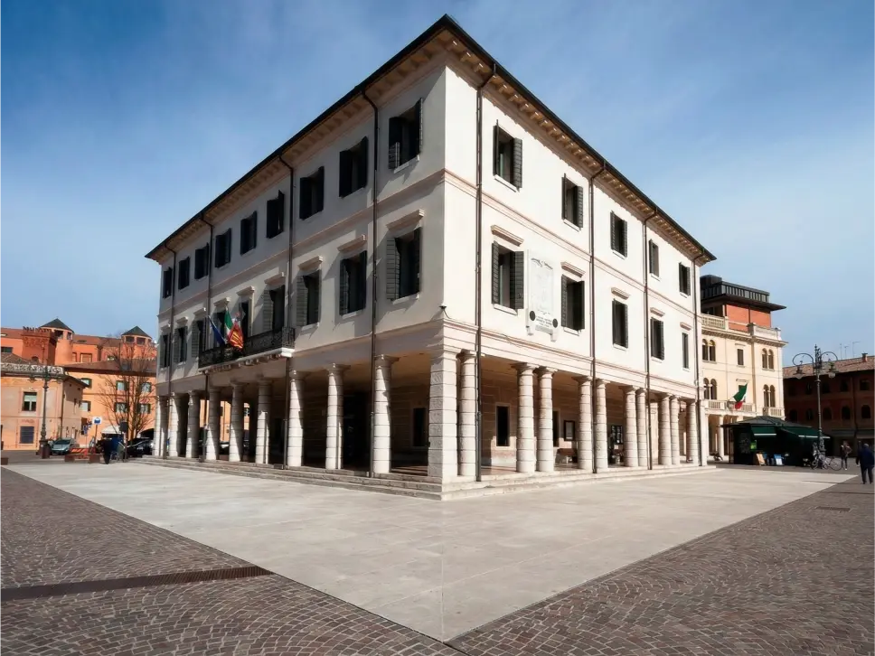 Piazza Monnet e Petrarca (2)