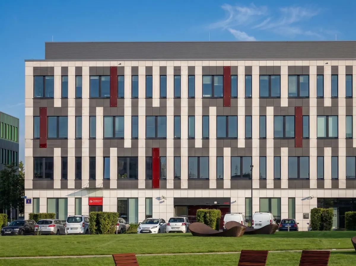 Polonia facade grolla sandblasted (2)
