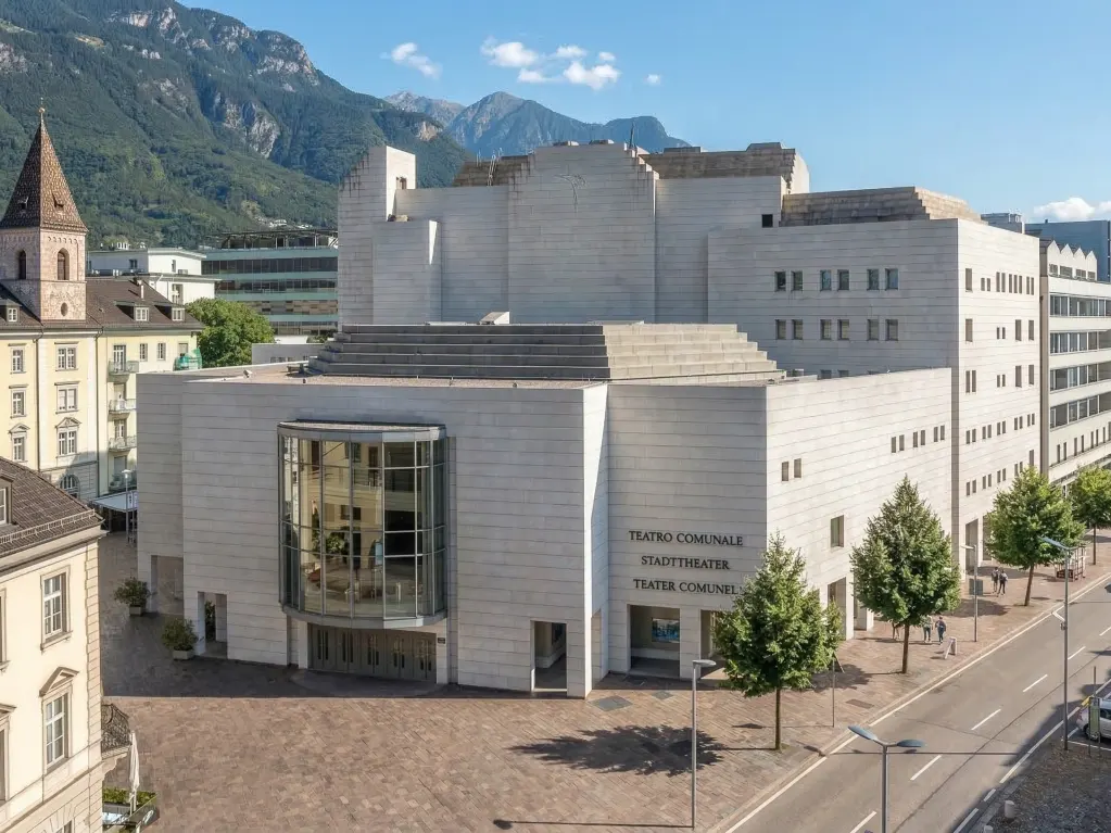 Teatro Bolzano Grolla facade (2)
