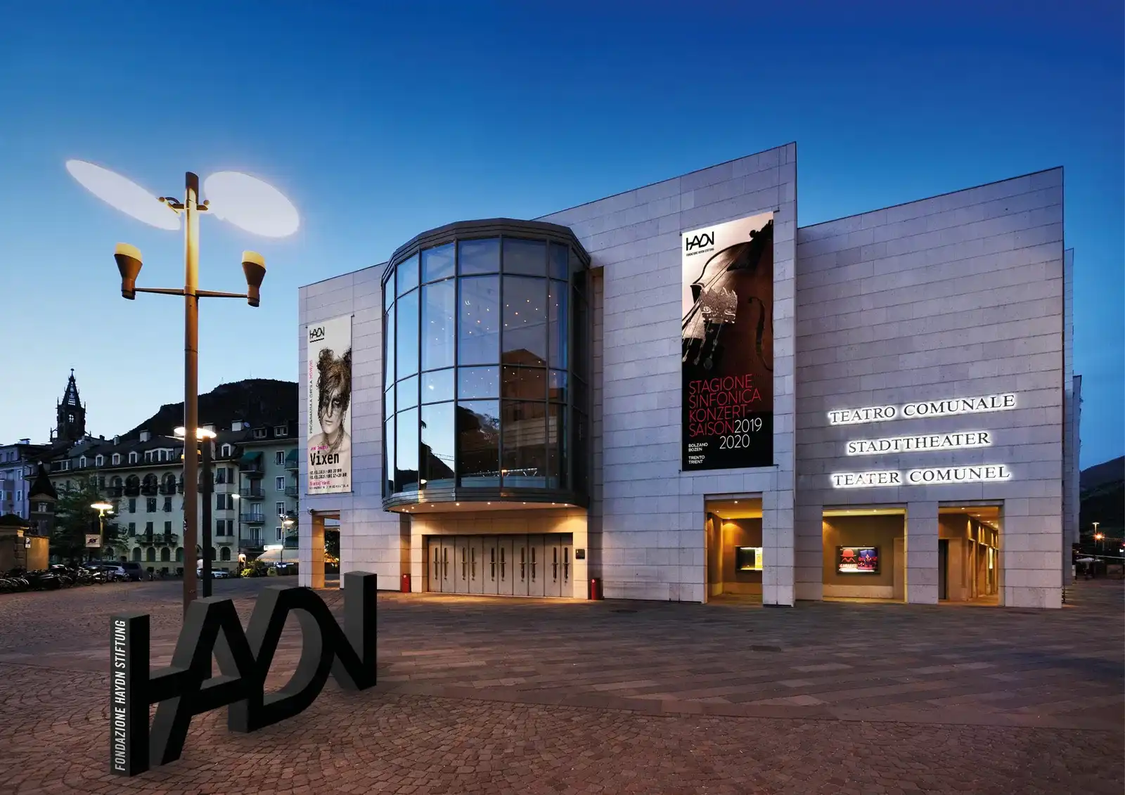 Teatro Bolzano Grolla facade edit2