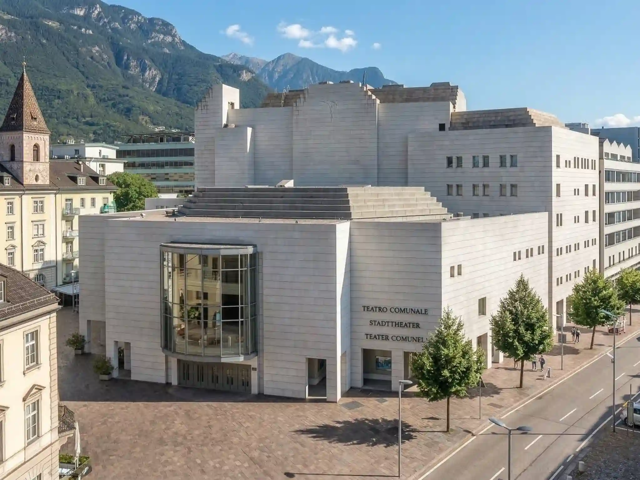 Teatro Bolzano Grolla facade edit3