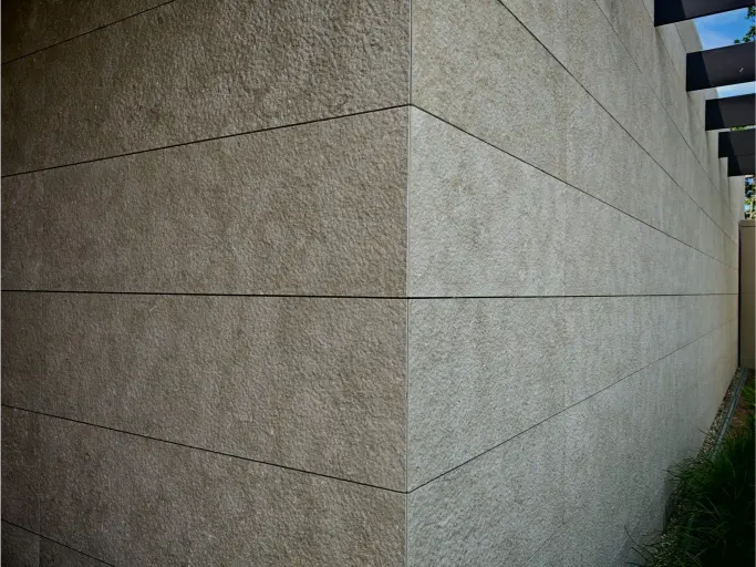 Villa NZ grigio olivo rock finish wall (2)