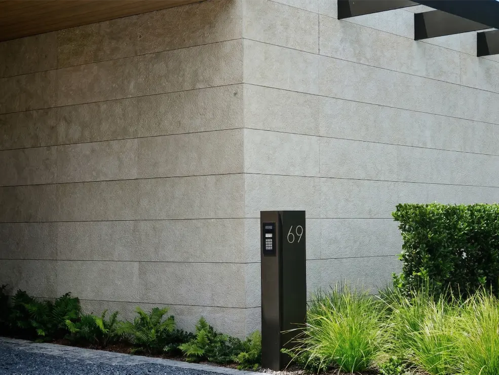 Villa NZ grigio olivo rock finish wall (5)