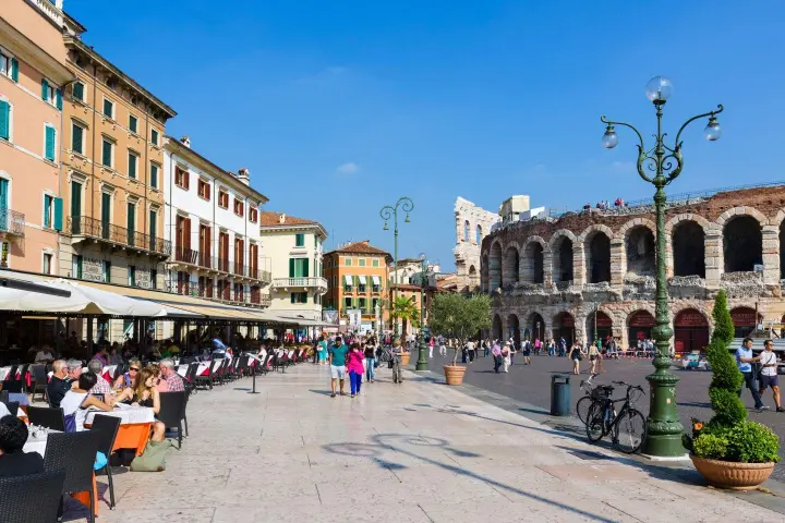 listone piazza bra 2