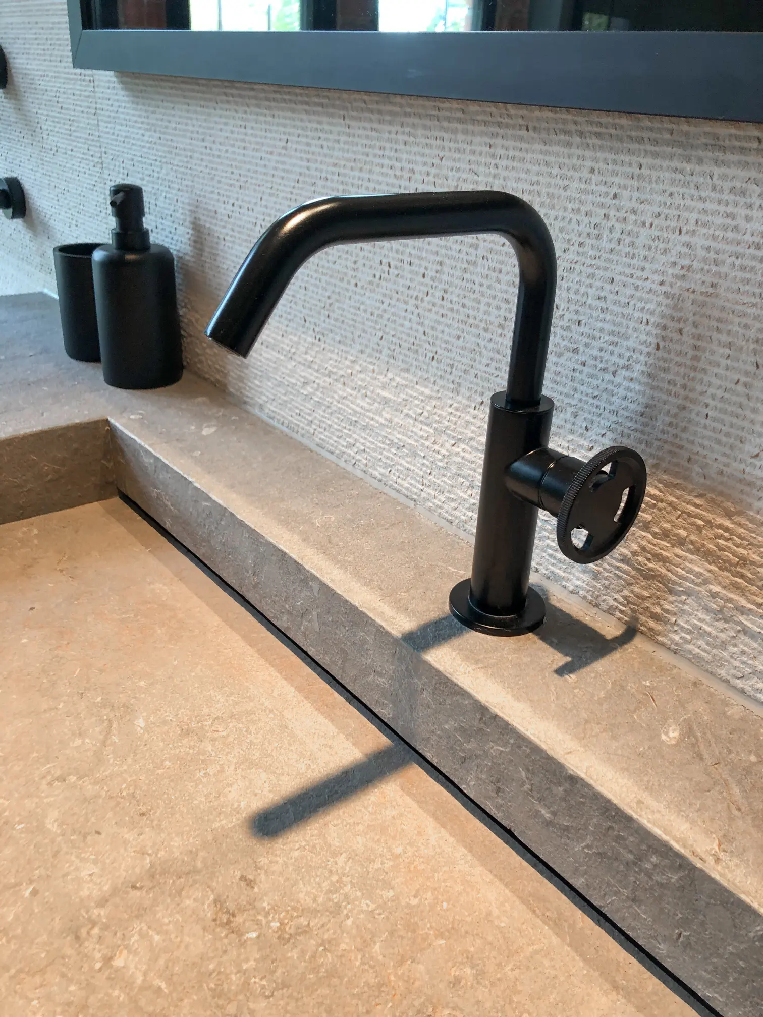 sink fossil grey ondulato backsplash pasubio Idra