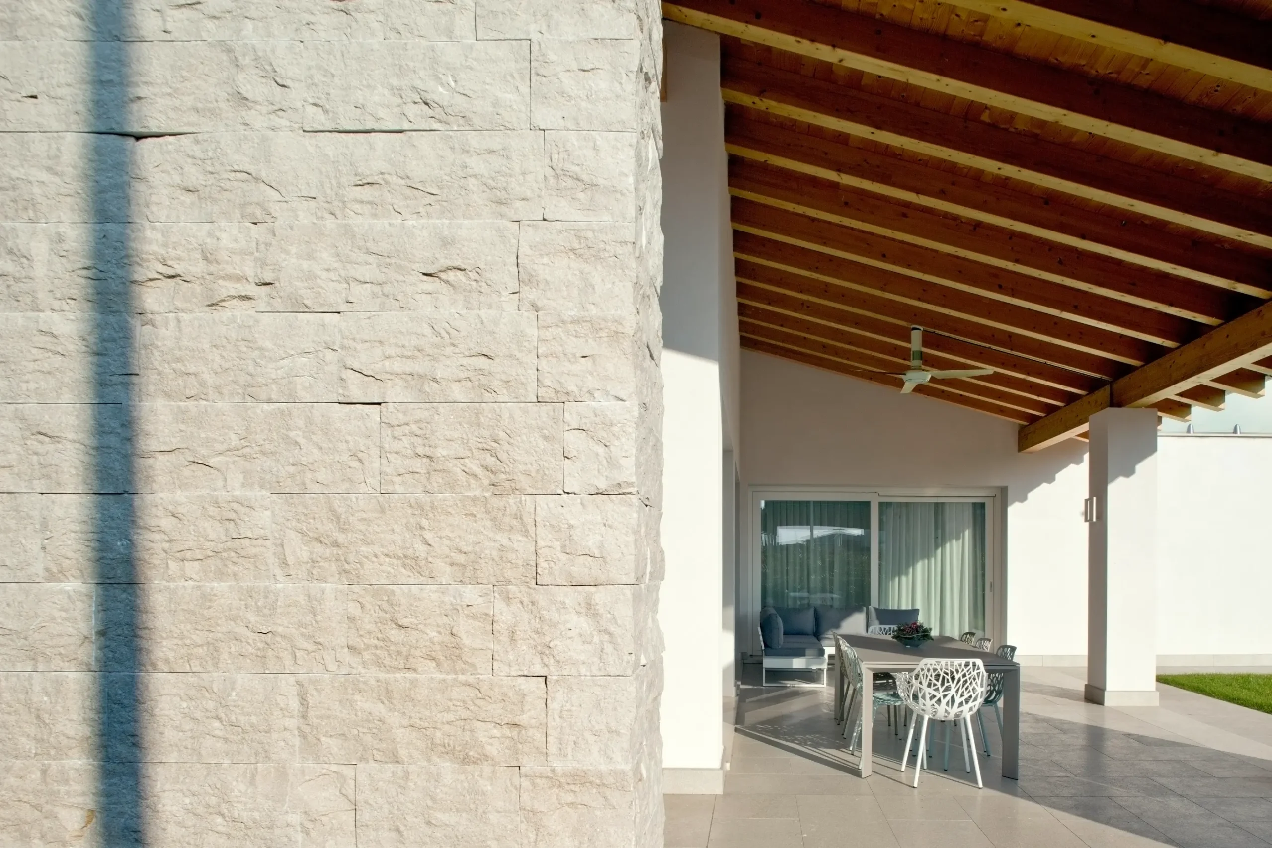 villa grolla beige split face (2)